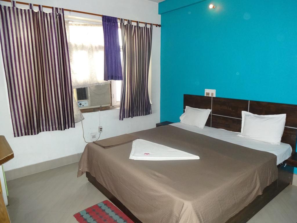 Ajatsatru Hotel Гая Номер фото