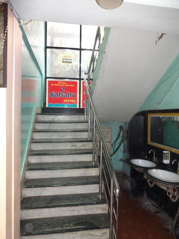 Ajatsatru Hotel Гая Екстер'єр фото