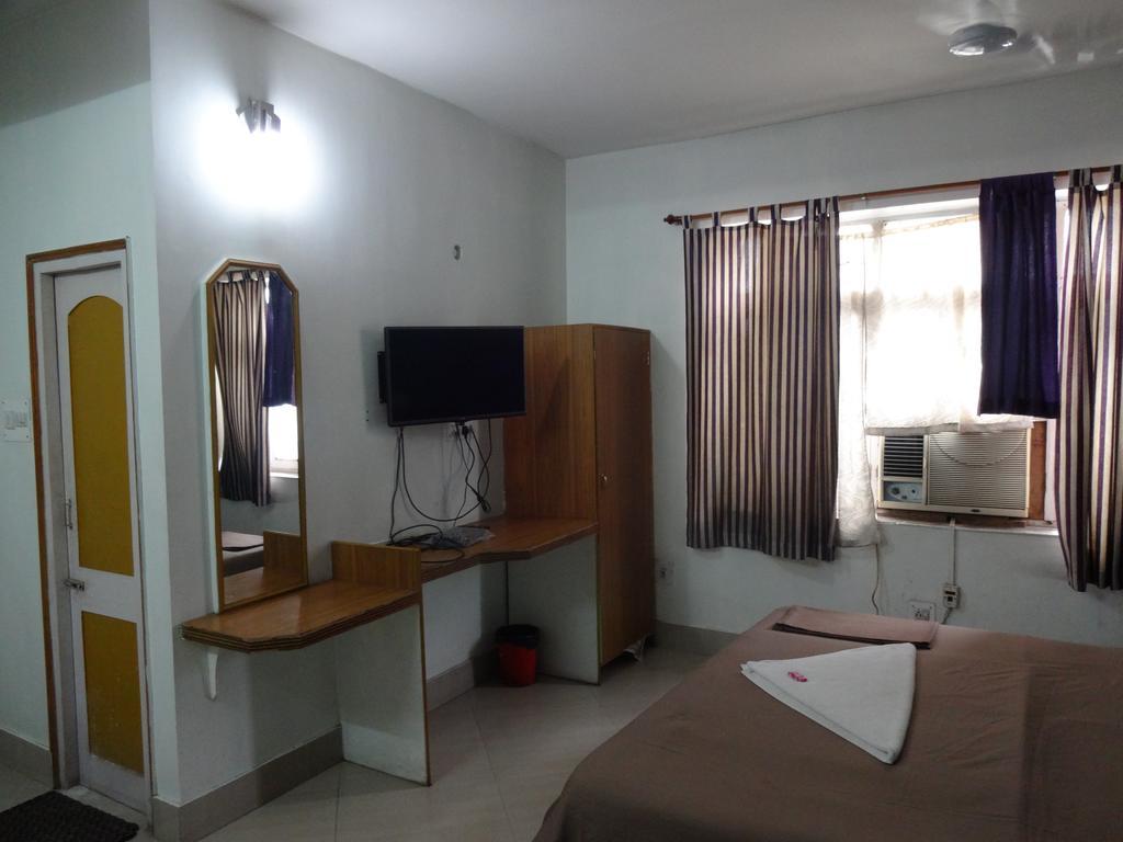 Ajatsatru Hotel Гая Номер фото